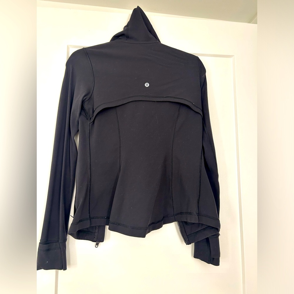 Lulu Lemon - Great condition - zippier jacket - hoodie - size 4